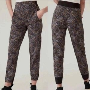 Athleta NWOT Trekkie North Jogger, Size 8